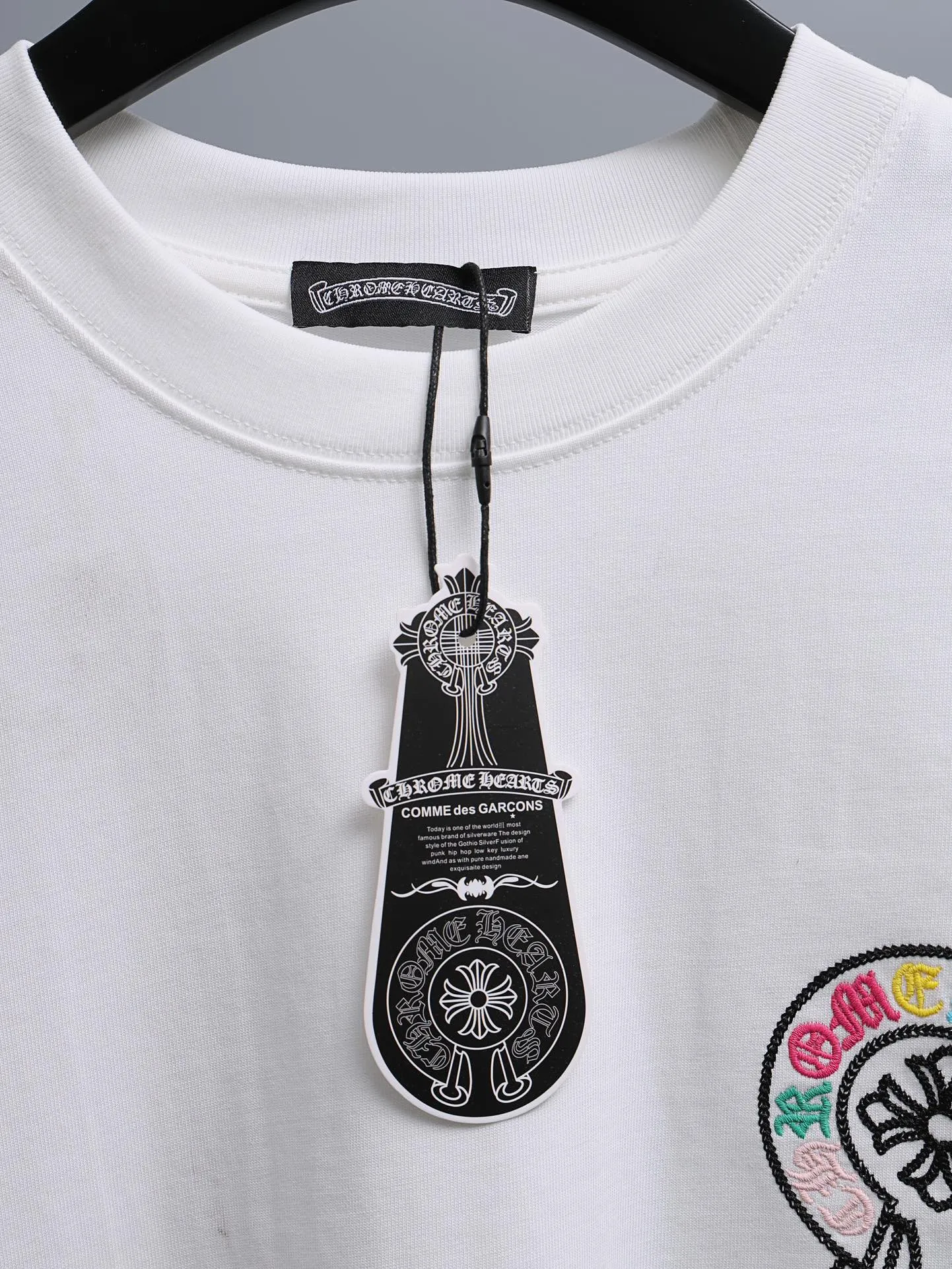 P170 Chrome Hearts* 2꯭0꯭2꯭6 new spring and summer style ❤️ Original ⌚️ high version Chrome Hearts The fabric is made of 280 grams of high-density pure cotton. It does not deform or shrink. Process introduction: double thread movement on the chest. The back panel uses overlapping embroidery🪡 process➕the back panel towel rope embroidery process. Color: White SIZE: S-XXL
